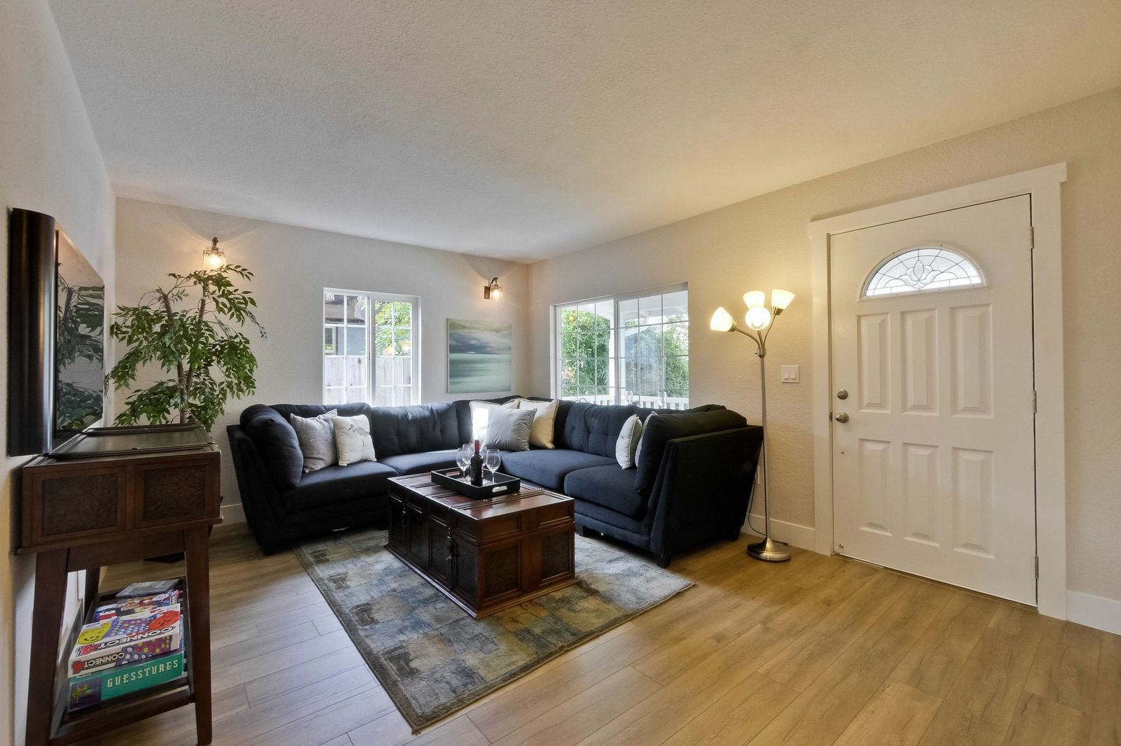 220 Seaside Street-010-44-Living Room